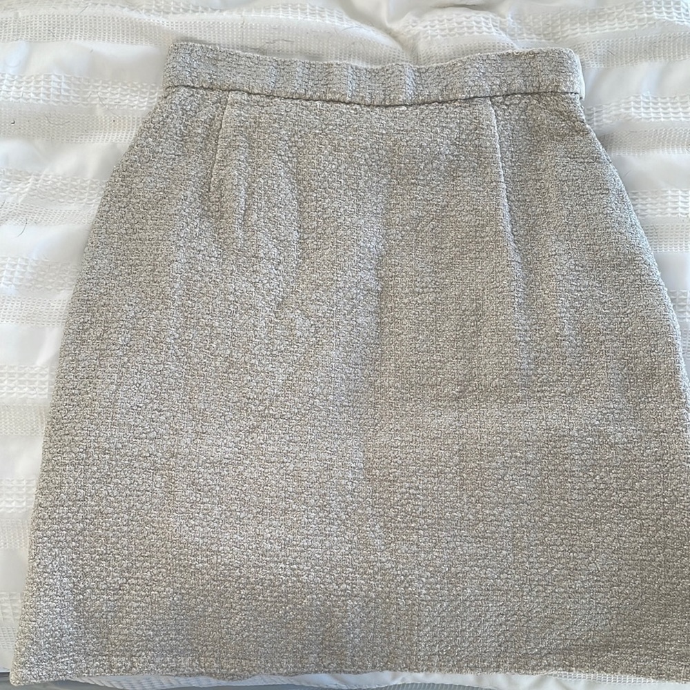 Very beautiful skirt like new for sale